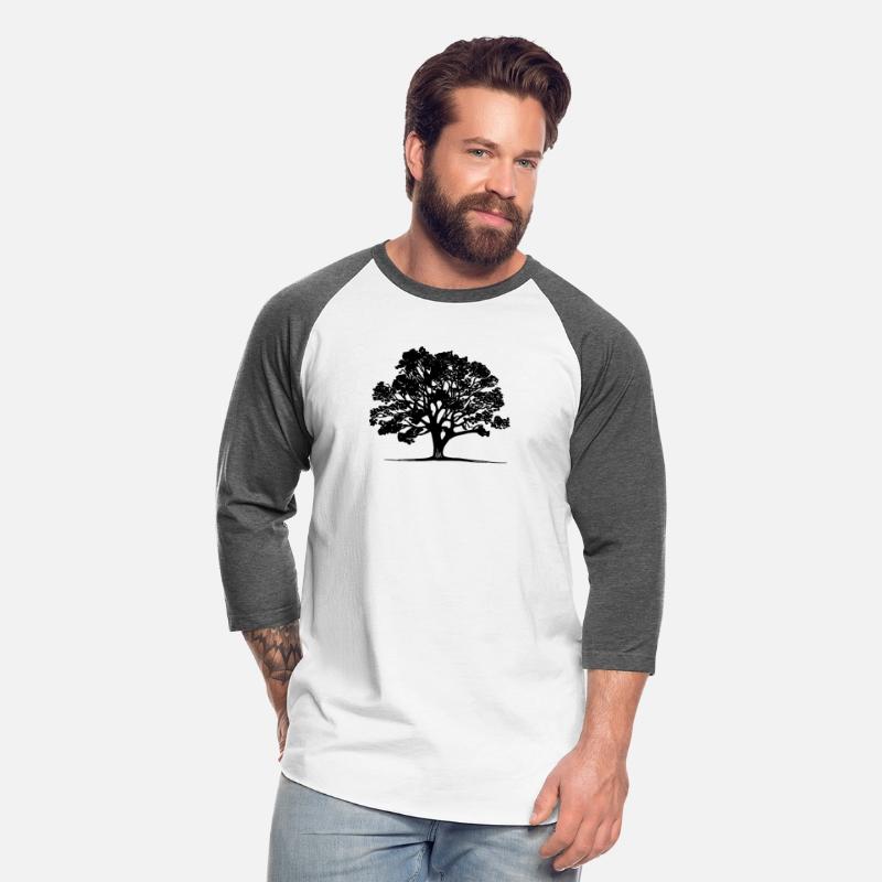 Beautiful Tree In The Field In The Horizon