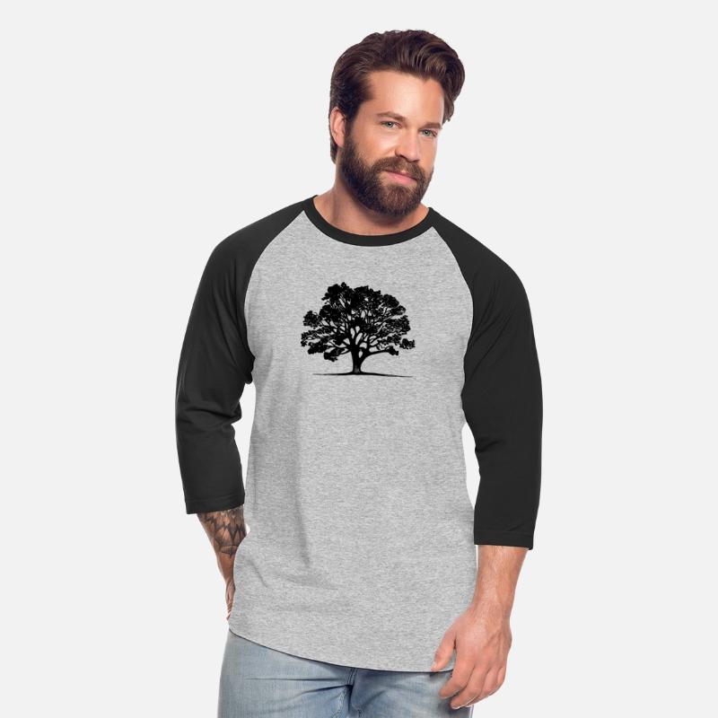 Beautiful Tree In The Field In The Horizon